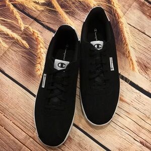 Champion retro sneaker.